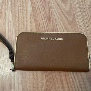 Michael Kors Wristlet Wallet